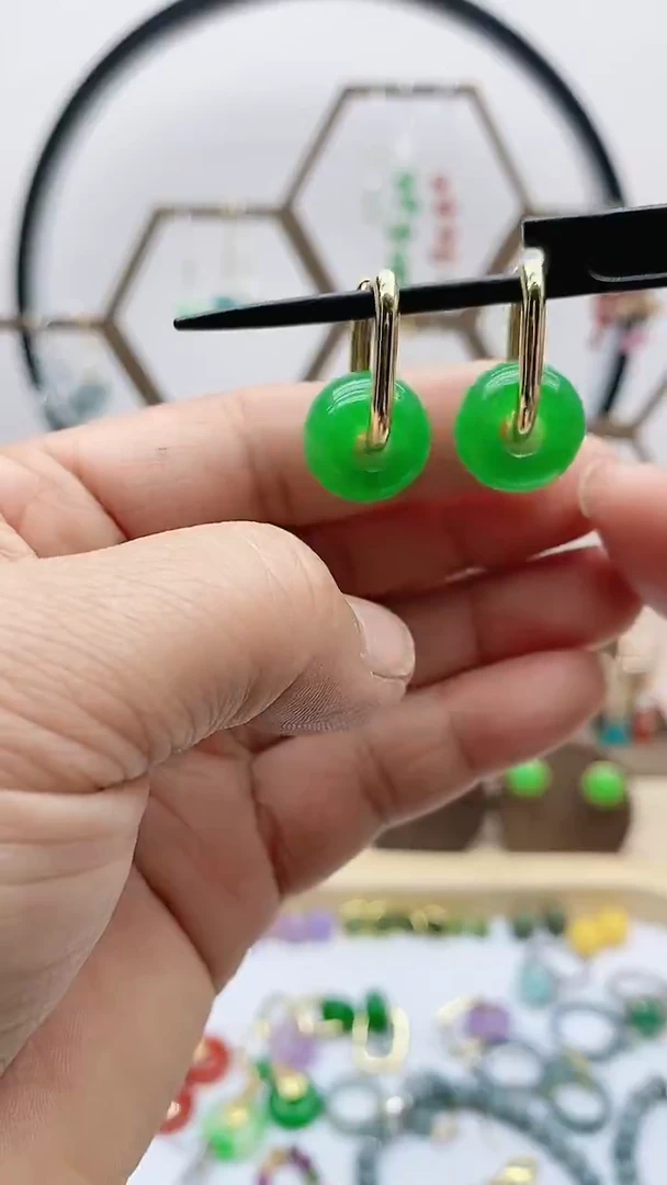 未镶嵌石英质玉（天山翠）耳饰50大