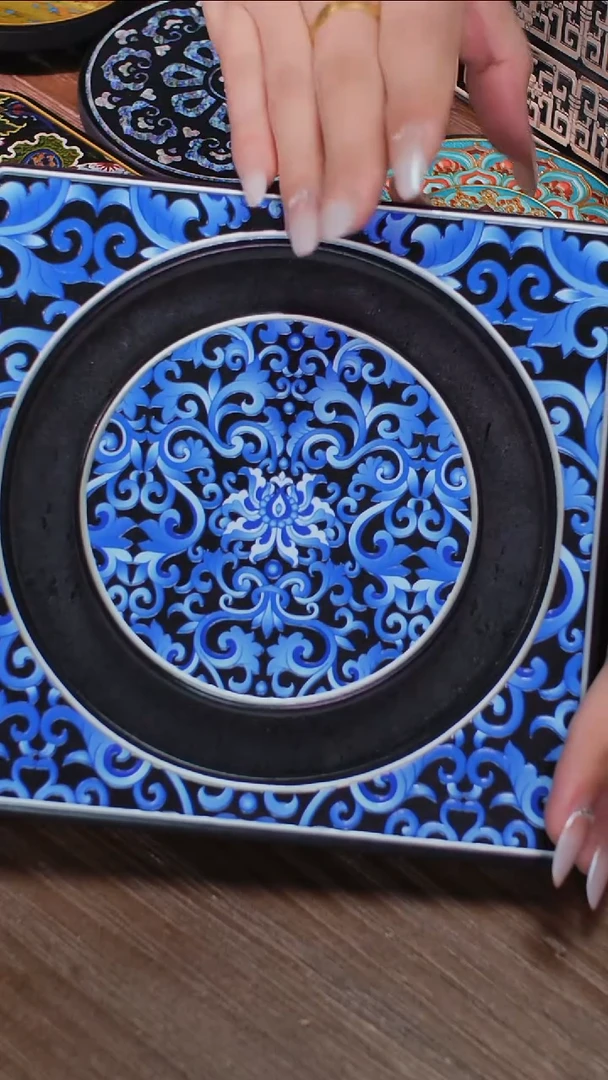 壹藏贰宝蓝宝相图案小壶承