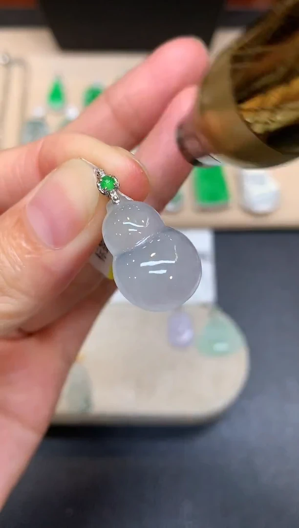 颈饰18K金镶嵌翡翠葫芦【无服务费