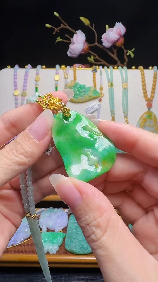 翡翠未镶嵌颈饰翡翠吊坠