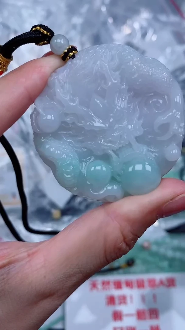 翡翠未镶嵌颈饰吊坠