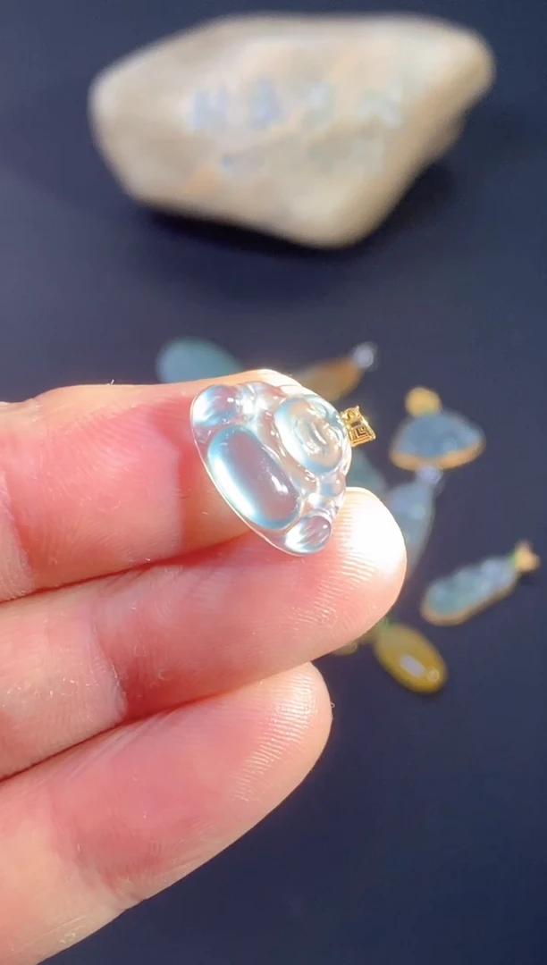 颈饰18K金镶嵌翡翠