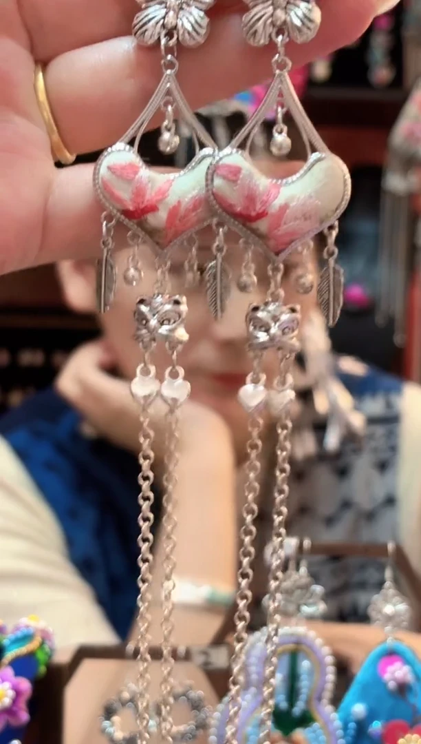 织绣云织谣民族风精美饰品 93