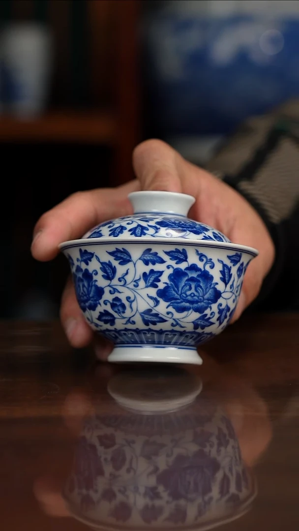 晓月窑青花缠枝牡丹