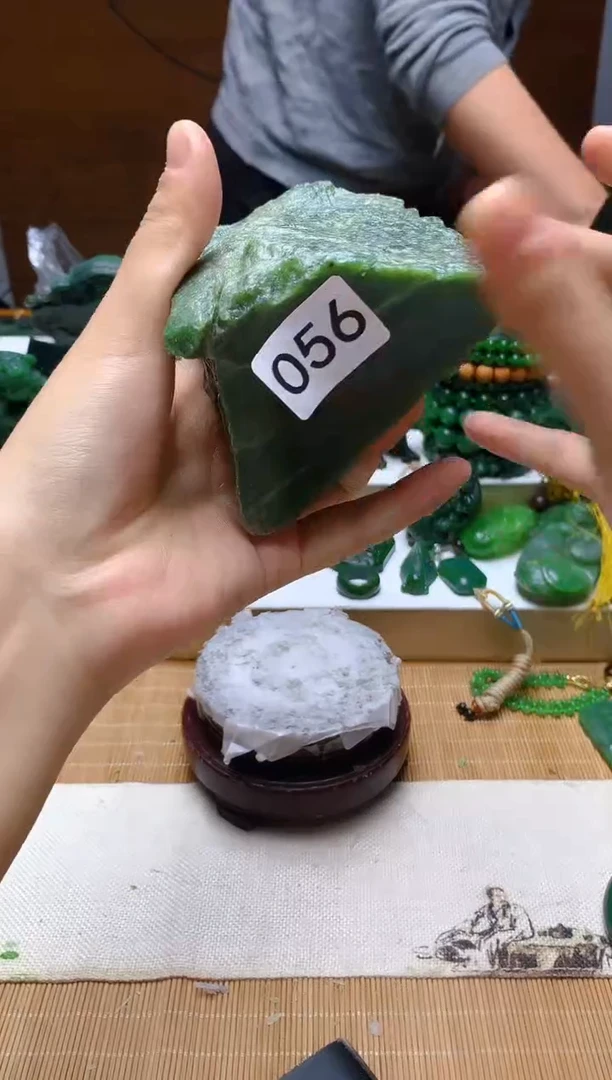 未镶嵌和田玉（碧玉）珠宝半成品1