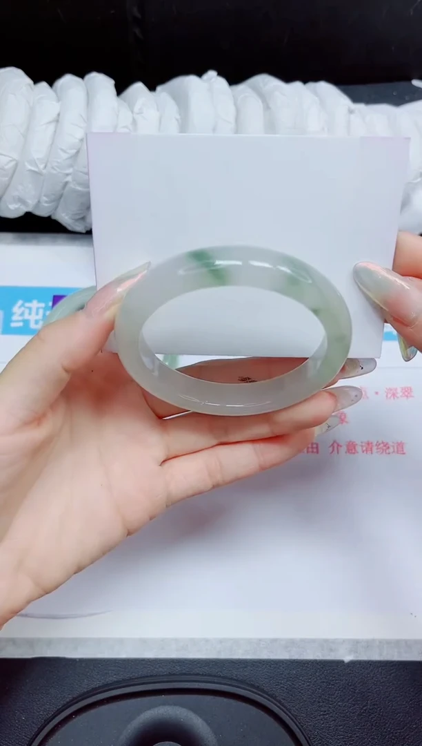 石英质玉手镯未镶嵌383