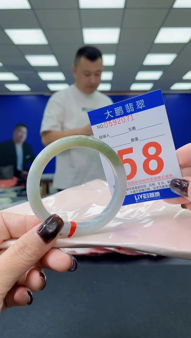 未镶嵌手镯翡翠 AAAAAAAAAA
