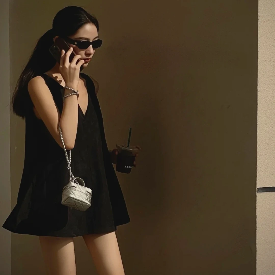 2025夏季新款时尚背心裙气质显瘦洋气休闲性感辣妹外穿短款连衣裙