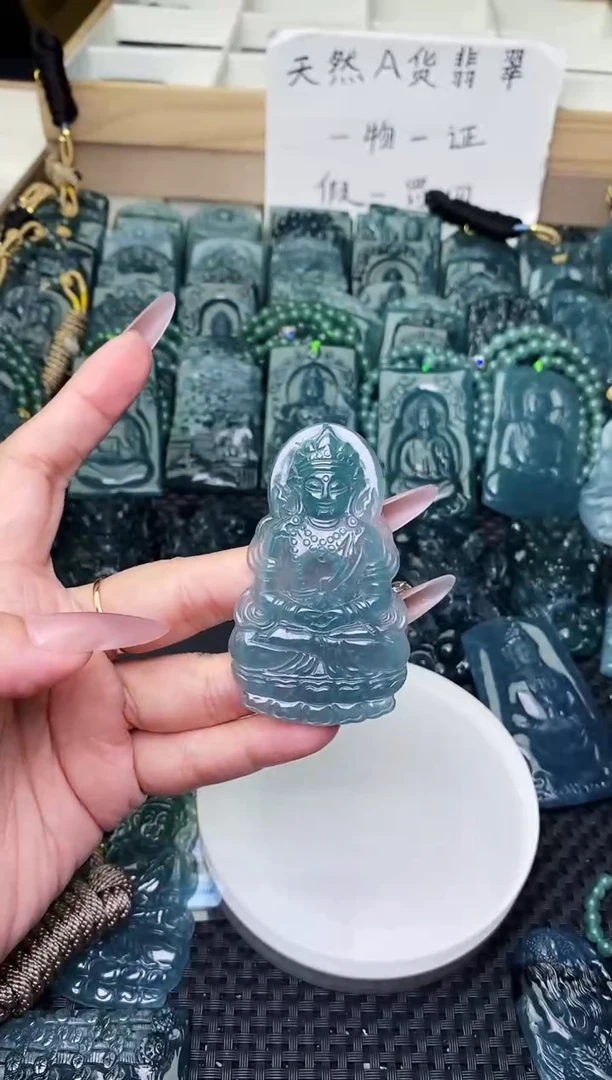 颈饰未镶嵌翡翠