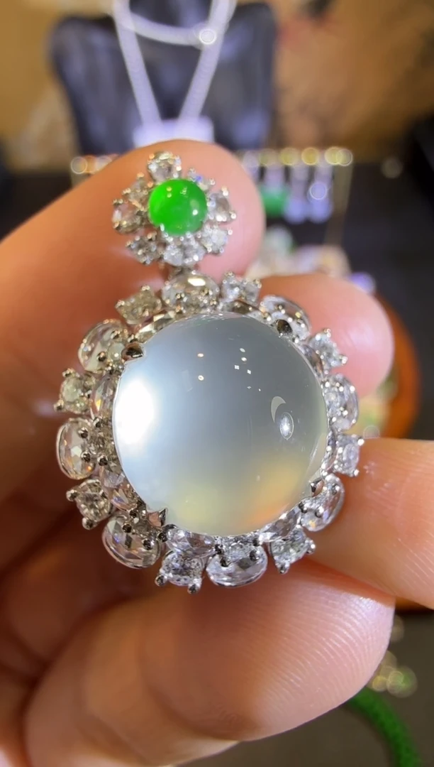 【闪购商品】翡翠戒指18K金镶嵌玻璃种茅台白蛋面戒指吊坠两用