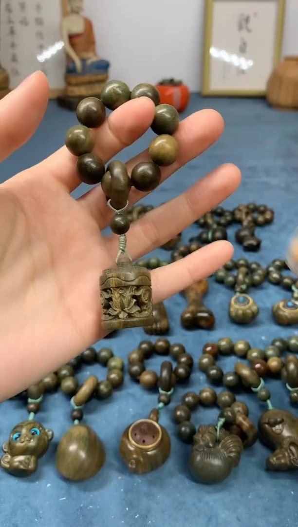 【闪购商品】维腊木（绿檀）把件西番莲香囊 送1瓶香丸