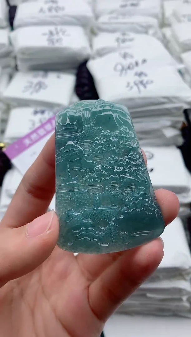 翡翠未镶嵌颈饰..