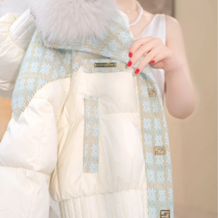 XT-2025冬季新款设计款高端时尚大毛领羽绒服