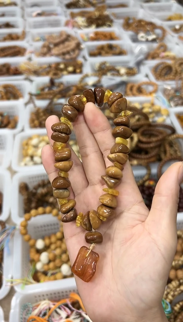 蜜蜡吊坠(赠链)未镶嵌随行蜜蜡diy库克卡15左右  随行 小石头