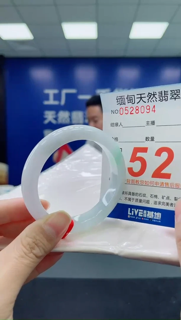 未镶嵌手镯翡翠天然翡翠手镯