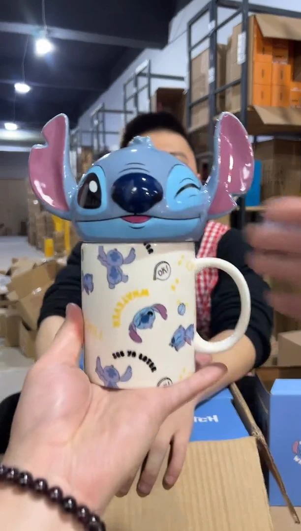 【闪购商品】杯原盒史迪仔满印带盖杯