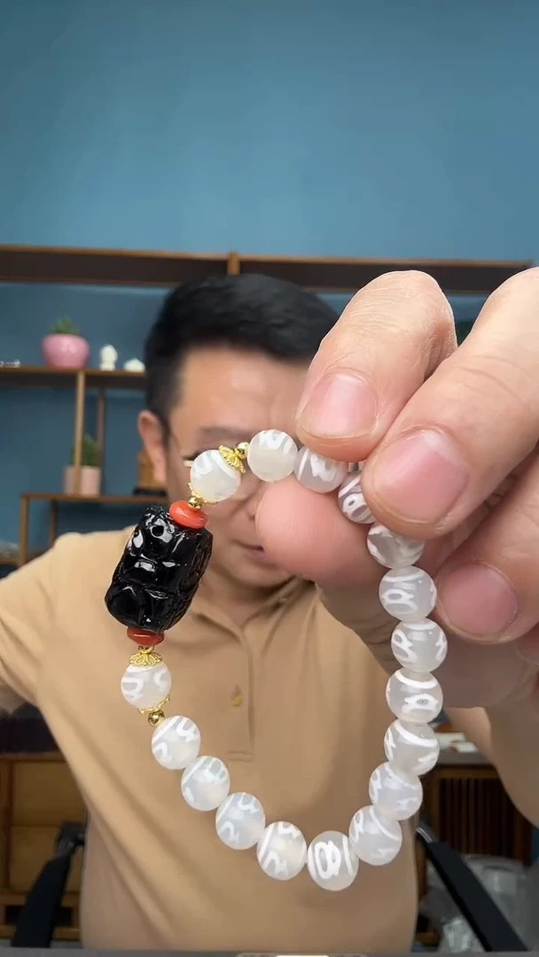 未镶嵌琥珀裸石44(有瑕介意勿拍)