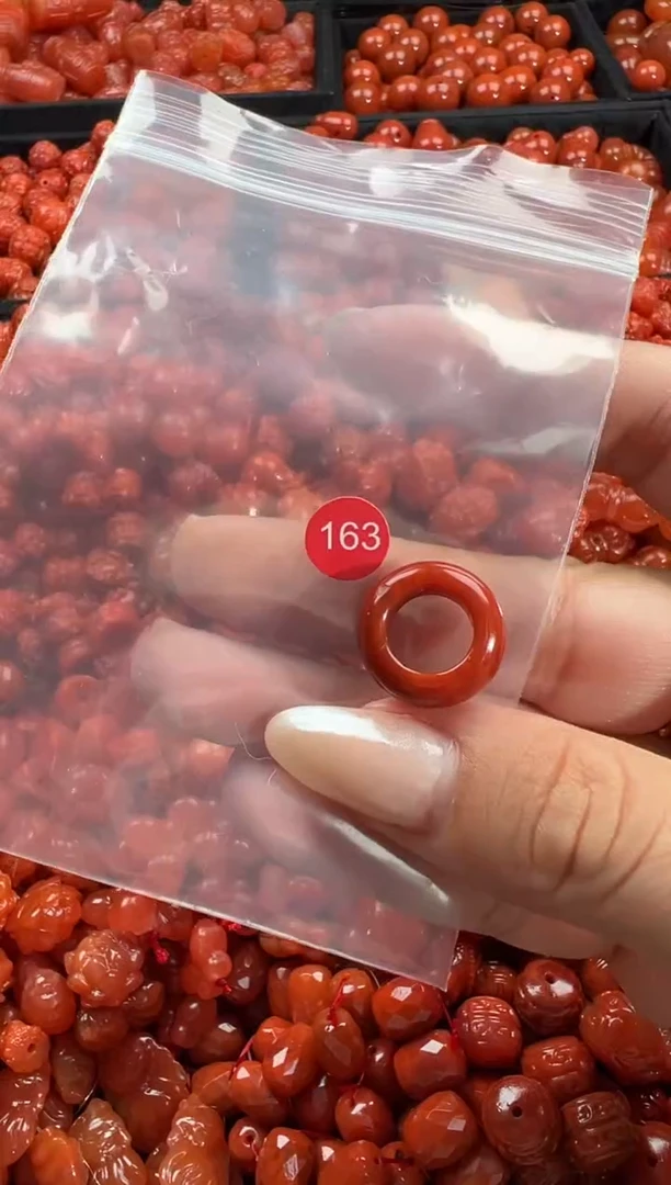 颈饰未镶嵌南红玛瑙1