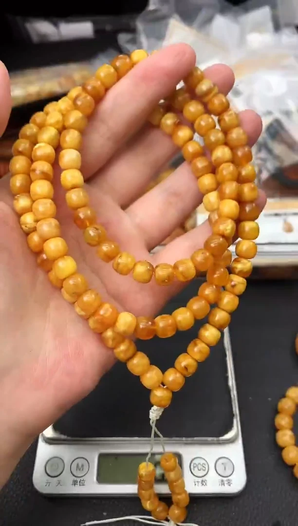 蜜蜡未镶嵌珠宝奇石170