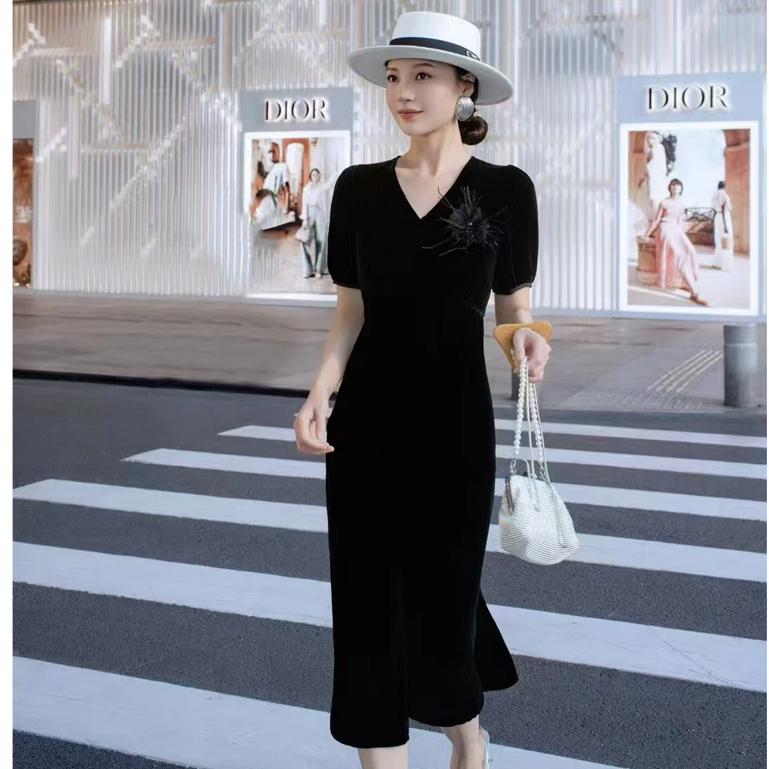 真丝丝绒女士短袖V领连衣裙2025新款女装黑色欧货修身时显瘦高级