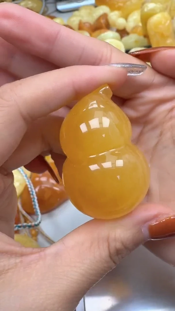 裸石琥珀未镶嵌如图