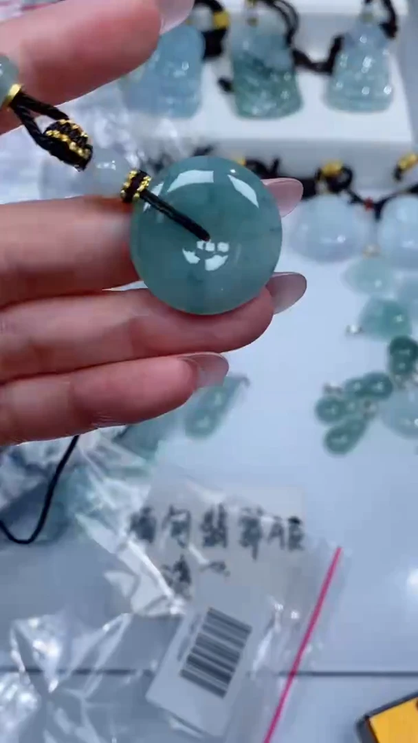 颈饰未镶嵌翡翠吊坠