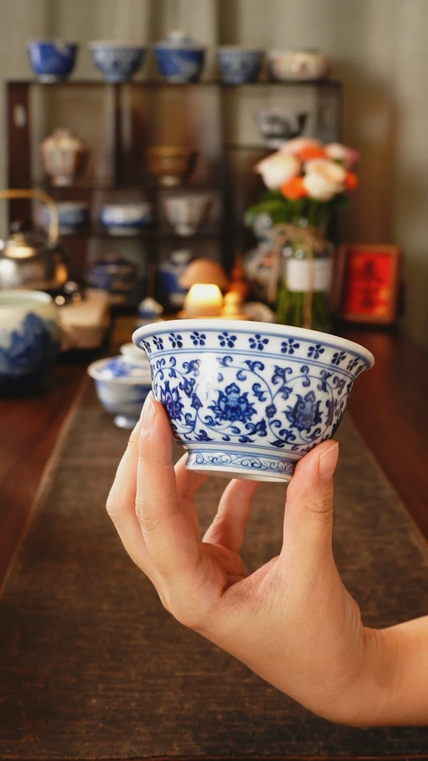 景德镇手工手绘缠枝莲压手杯