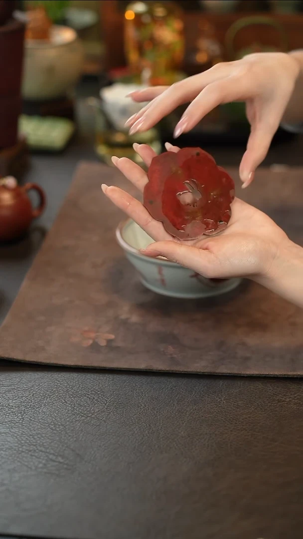 1铜制壶承盖置-月兔