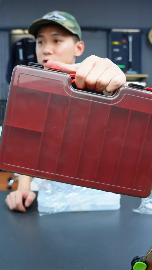 #路亚毒物社手提饵盒颜色随机