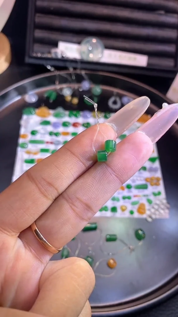 翡翠挂件未镶嵌珠子