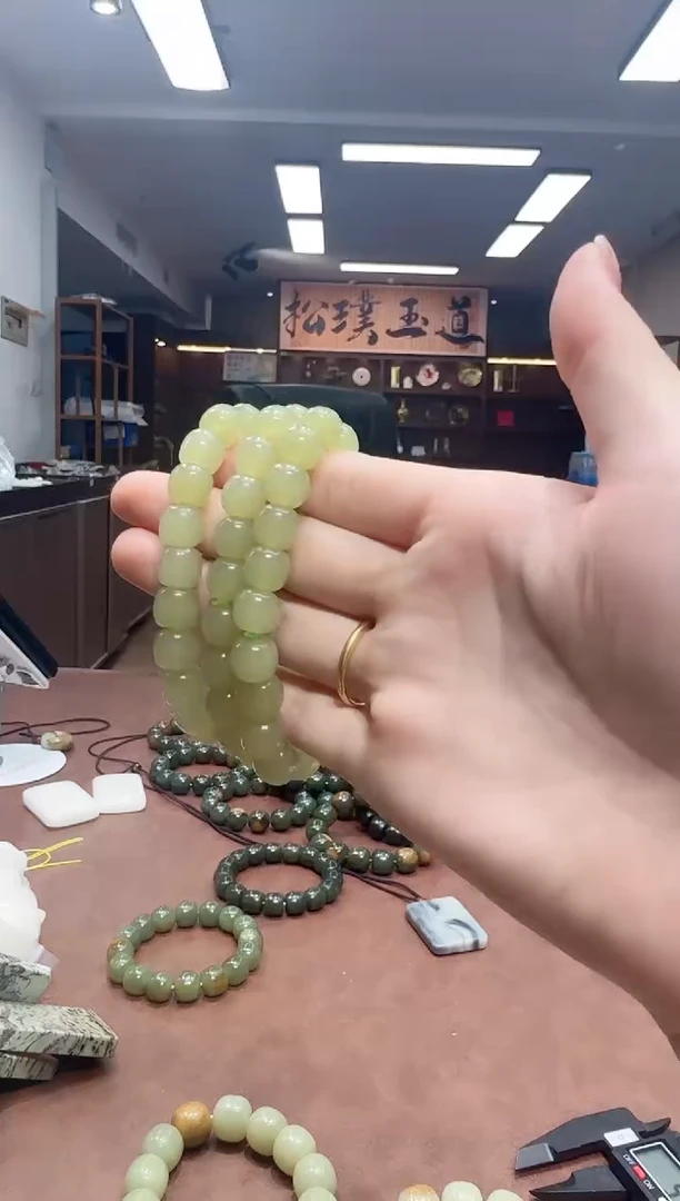 未镶嵌蛇纹石玉手链多样性随机发货其一