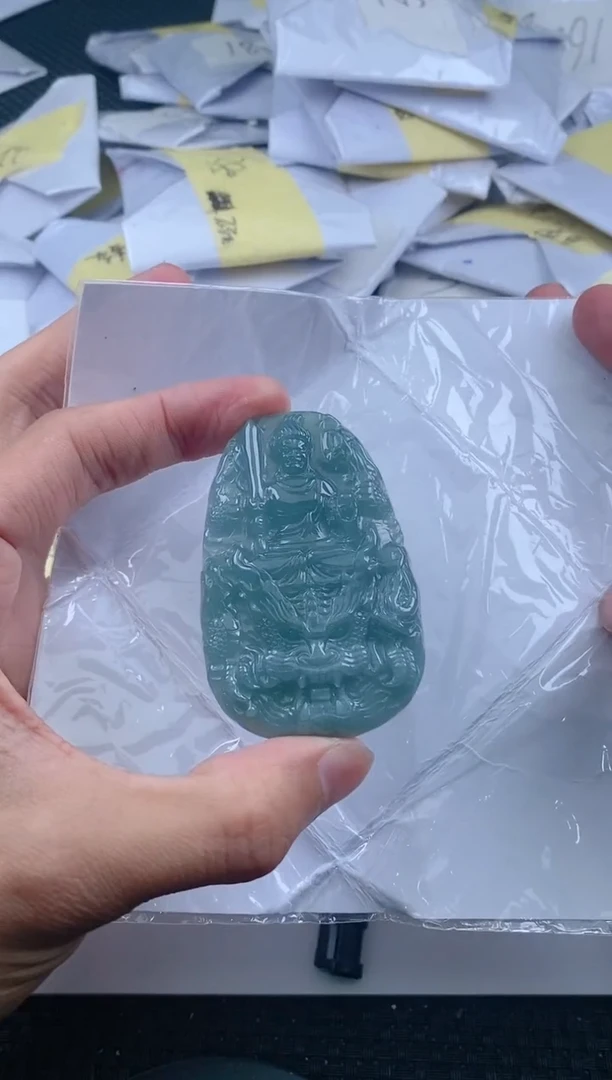 翡翠未镶嵌颈饰