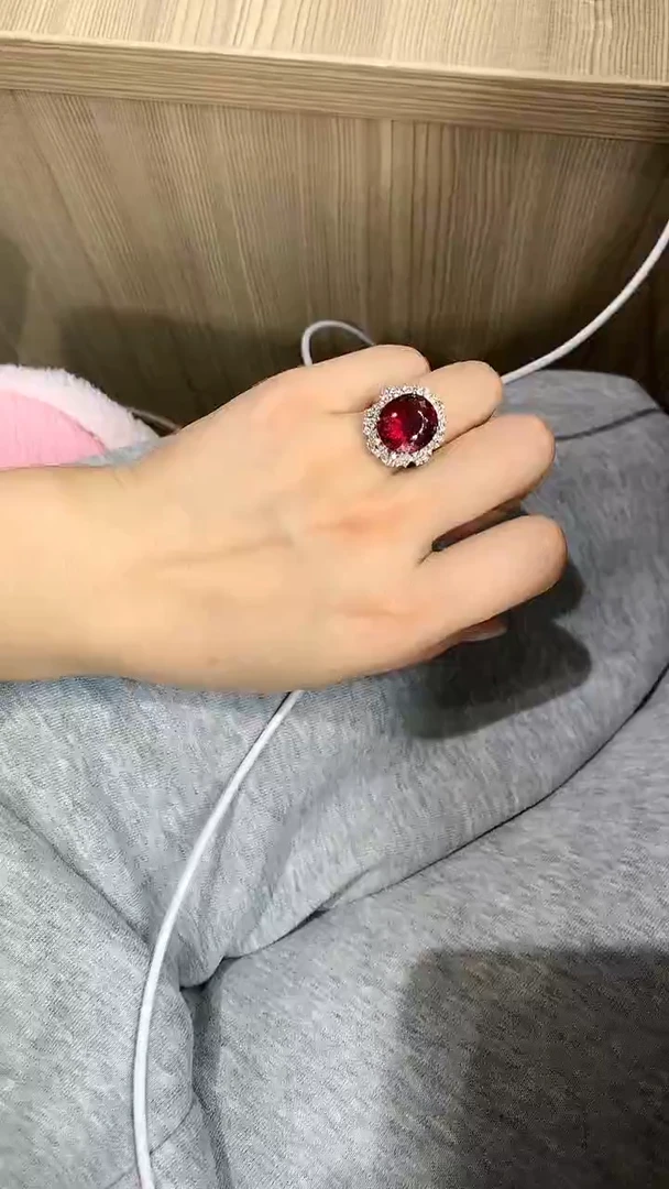 18K金镶嵌戒指碧玺卢比来戒指主石10ct