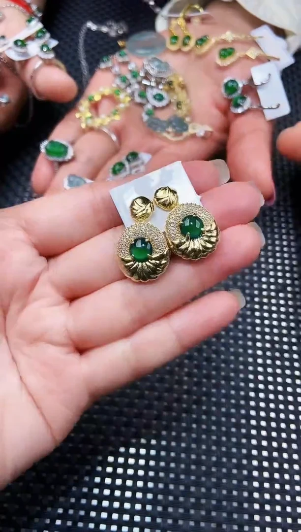 【闪购商品】翡翠耳饰未镶嵌11111111