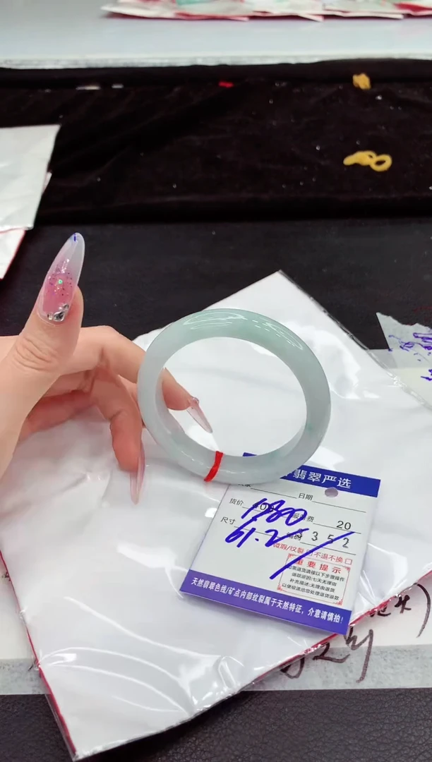 翡翠手镯未镶嵌1111111111111111