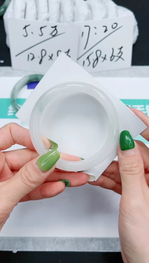 石英质玉手镯未镶嵌288-58