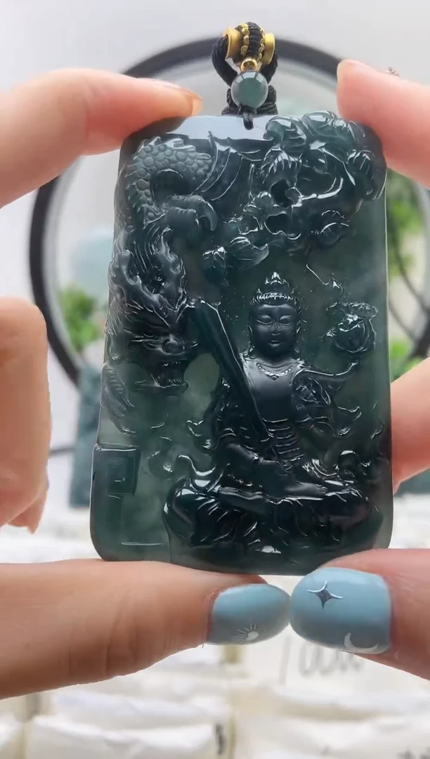 颈饰未镶嵌翡翠虚空藏
