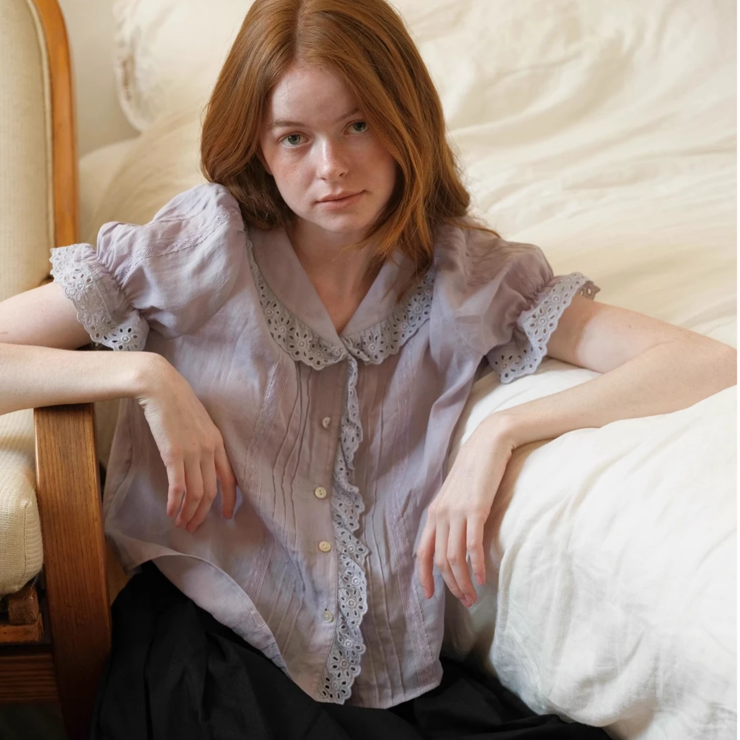 高端货~重工蕾丝花边拼接泡泡袖衬衫女夏季法式短款雾紫色上衣