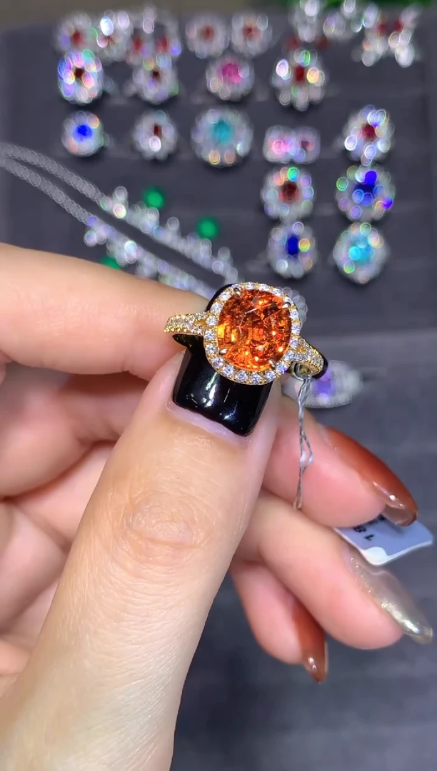 18K金镶嵌戒指石榴石（芬达石）3.52CT