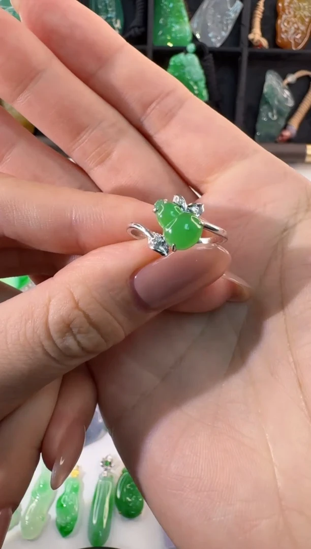 18K金镶嵌戒指翡翠缅甸A货翡翠