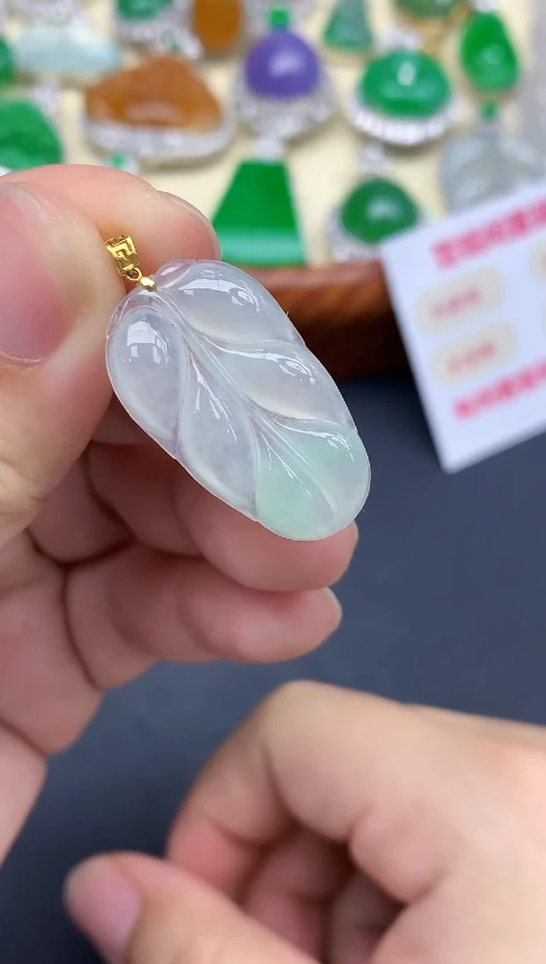 颈饰18K金镶嵌翡翠30-中国好珍宝