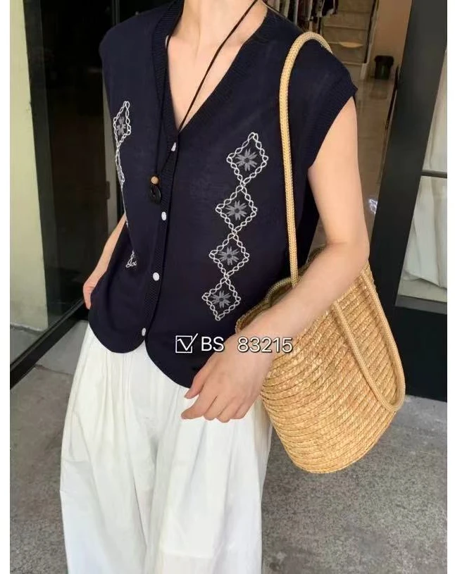 25626-8背心女夏季新款莱赛尔天丝遮肉刺绣薄款坎肩马甲上衣