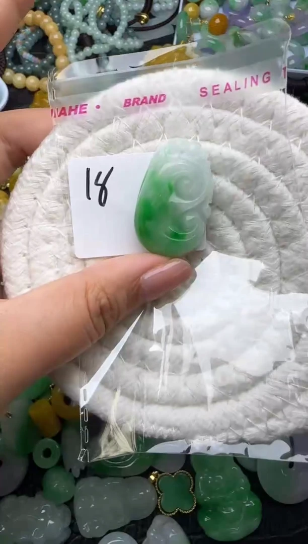 颈饰未镶嵌翡翠缅甸翡翠吊坠