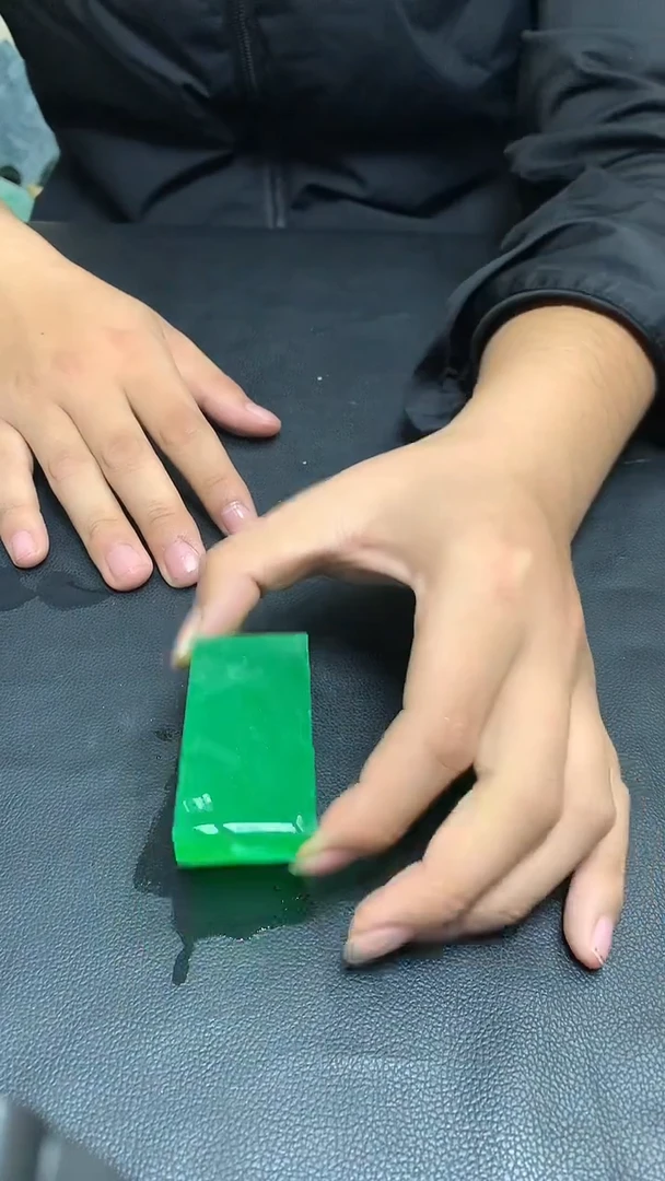 玉冰满绿边角毛胚