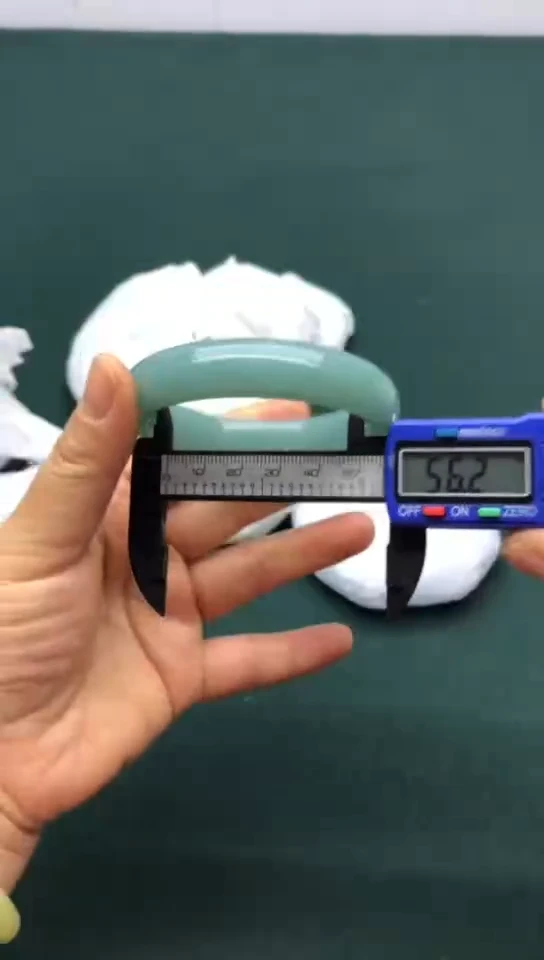 未镶嵌手镯石英质玉A65/55-56