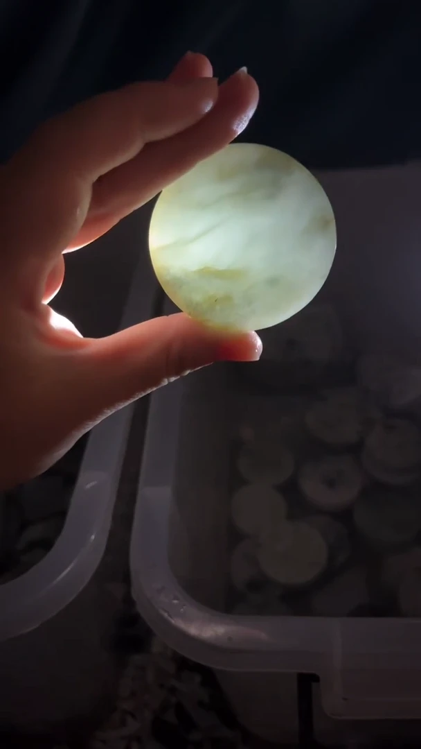 翡翠挂件未镶嵌翡翠