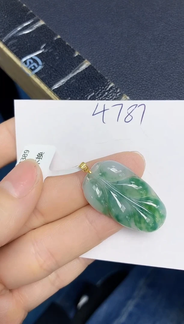 翡翠18K金镶嵌颈饰天然缅甸翡翠A货