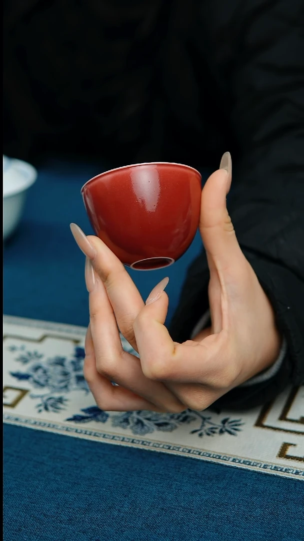 【闪购商品】微瑕宣红卧足杯 介意勿拍，不退不换
