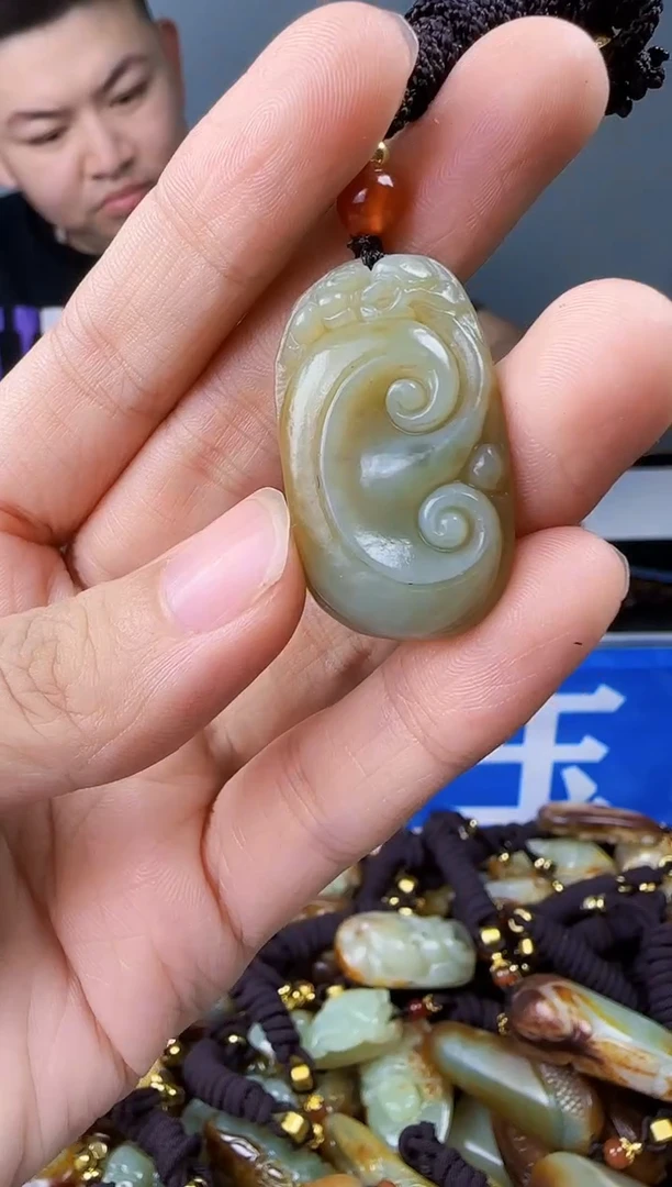 和田玉未镶嵌颈饰1