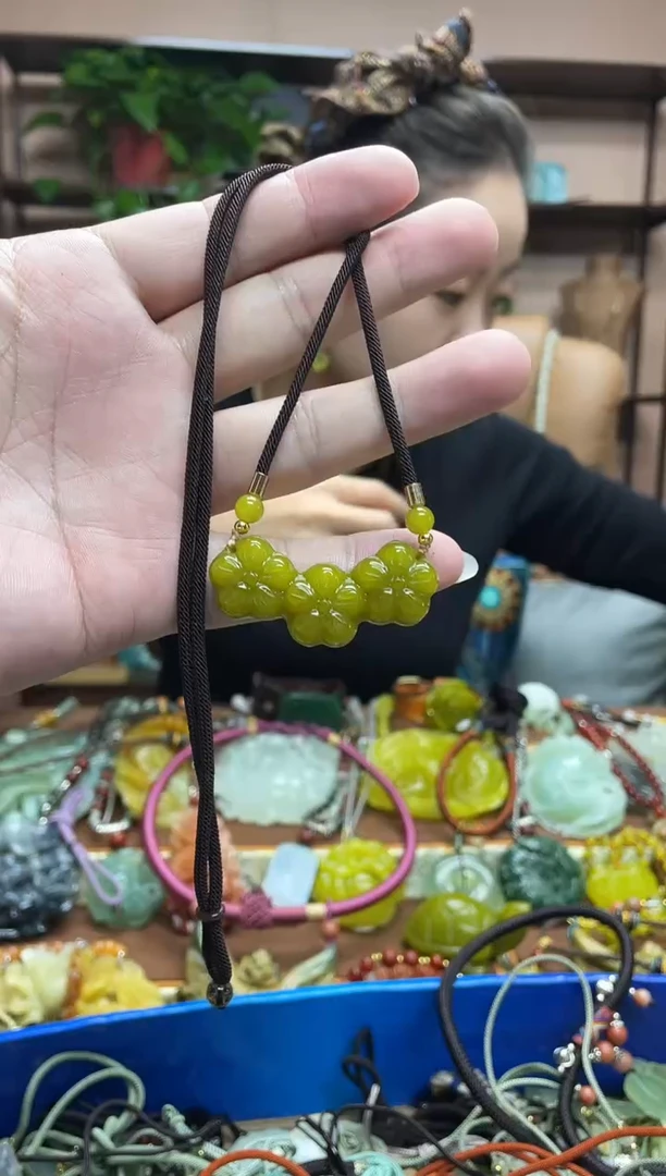 未镶嵌岫玉吊坠多样性发货发其中之一